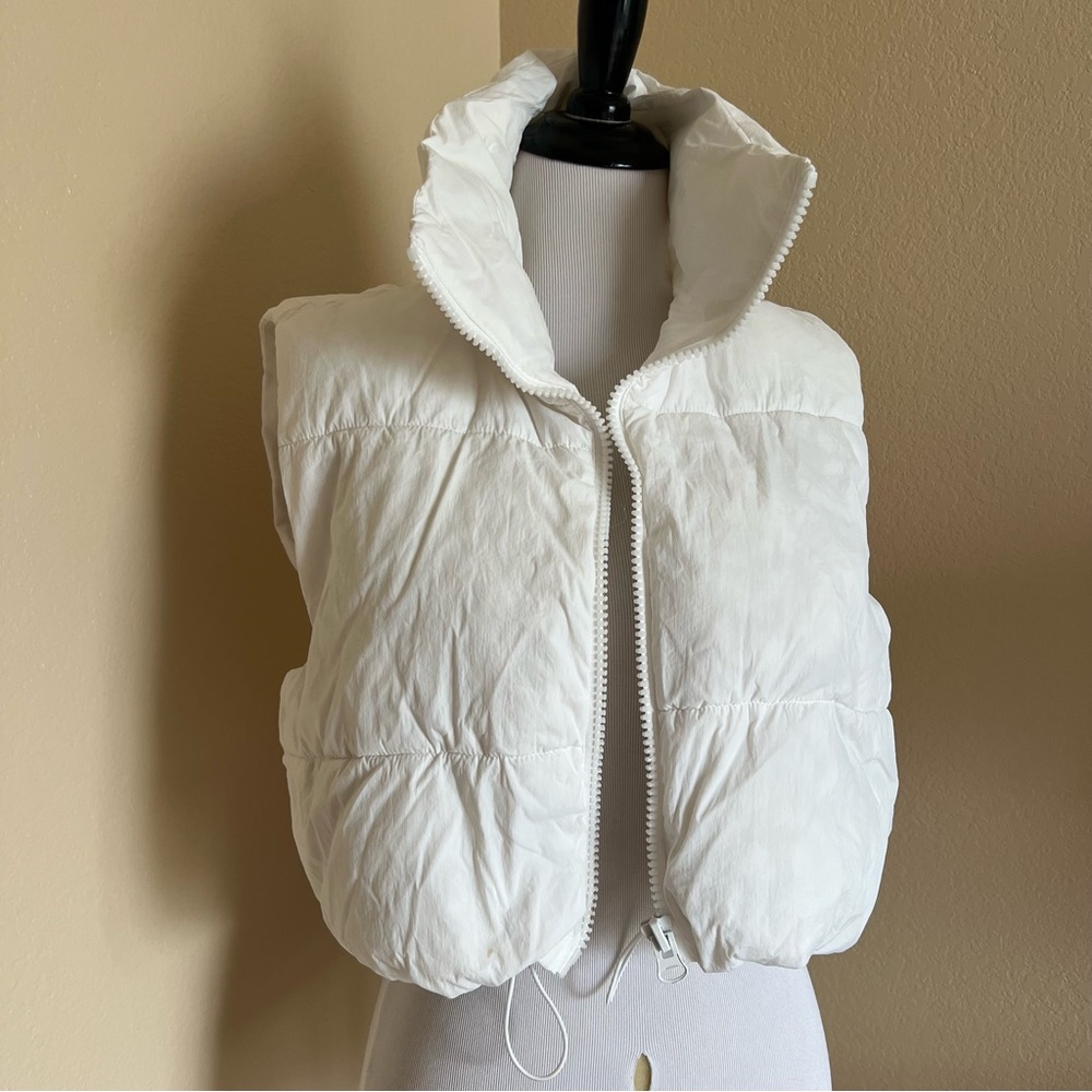 ✨NWOT✨ White Quilted Puffer Vest with High Collar